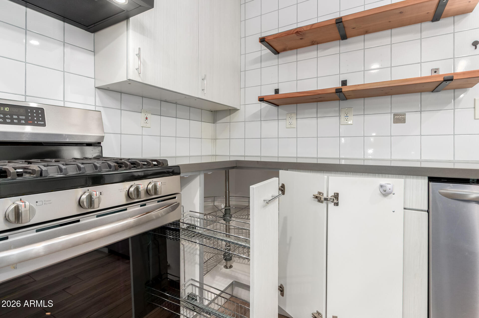 4607 E EDGEMONT Avenue