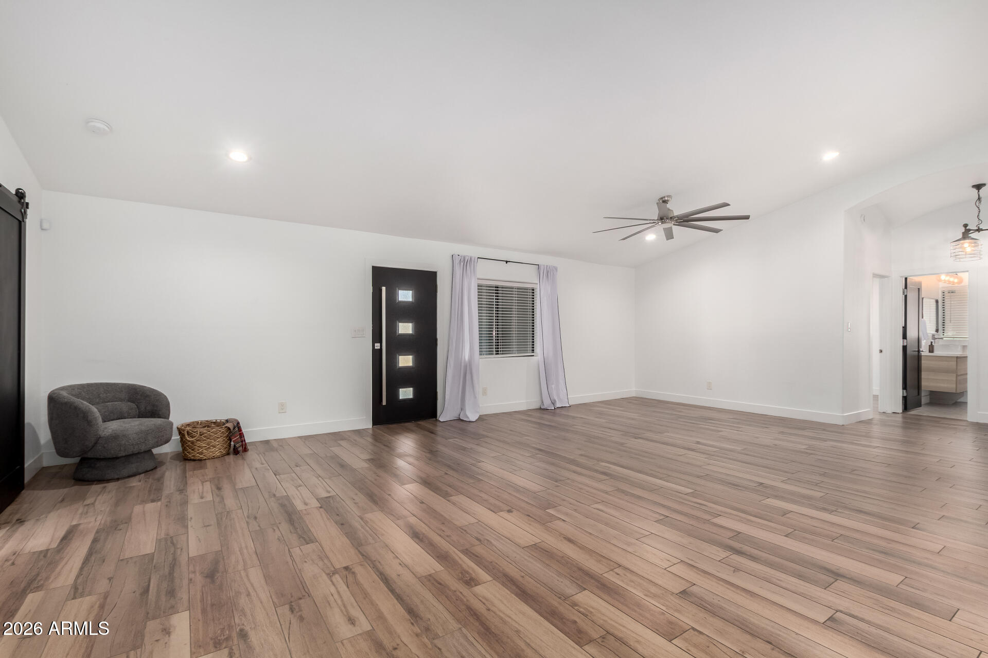 4607 E EDGEMONT Avenue