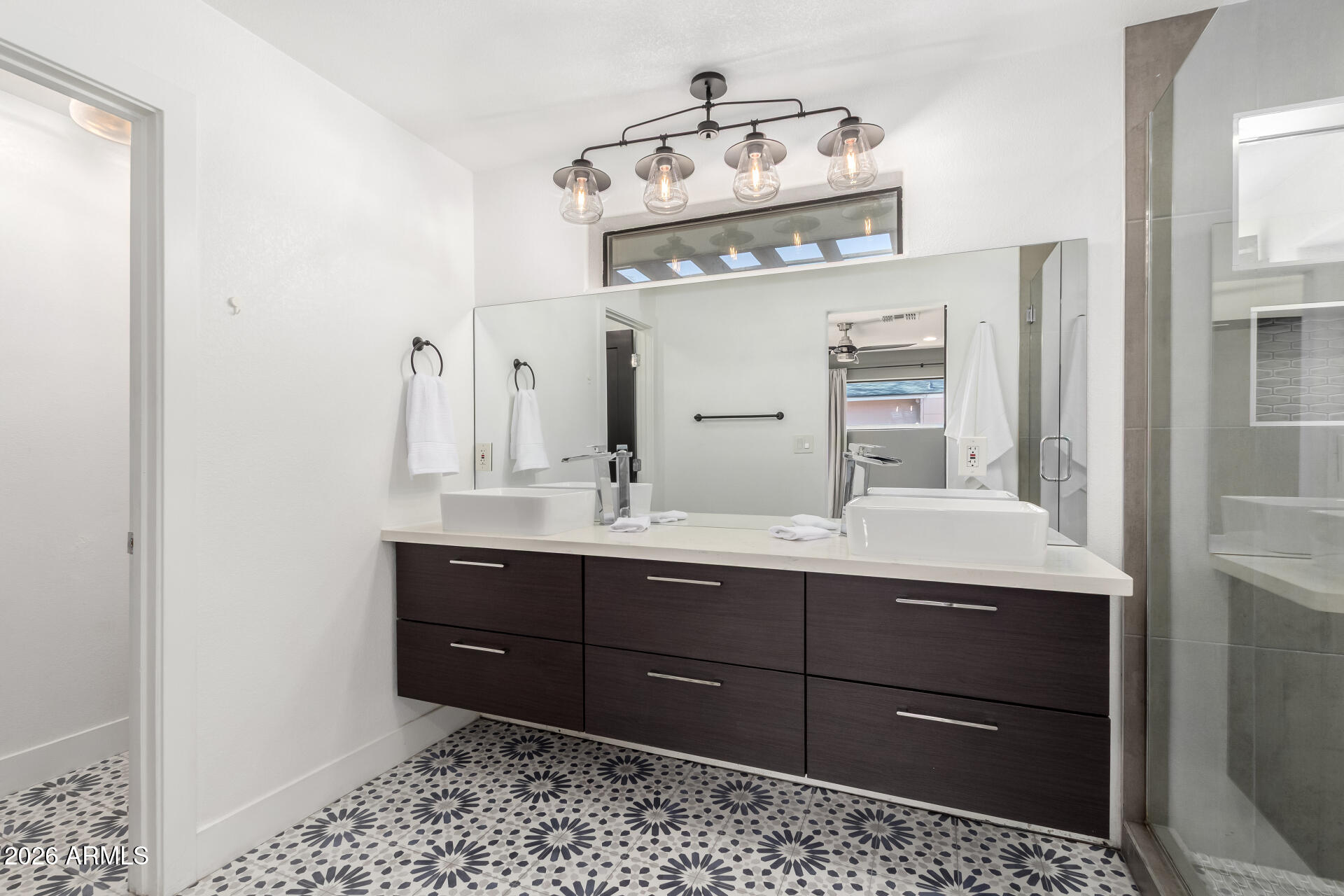 4607 E EDGEMONT Avenue