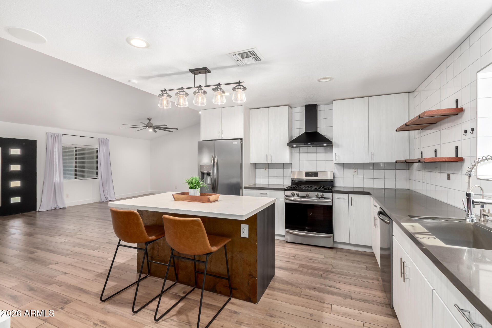 4607 E EDGEMONT Avenue