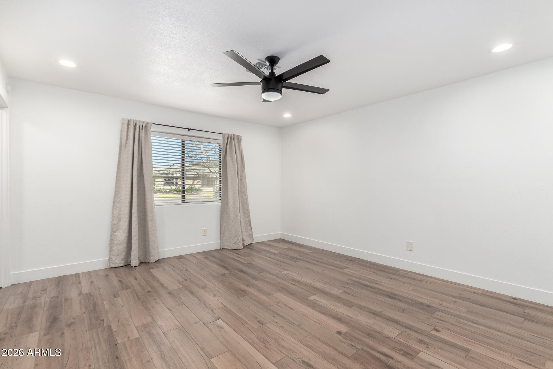 4607 E EDGEMONT Avenue