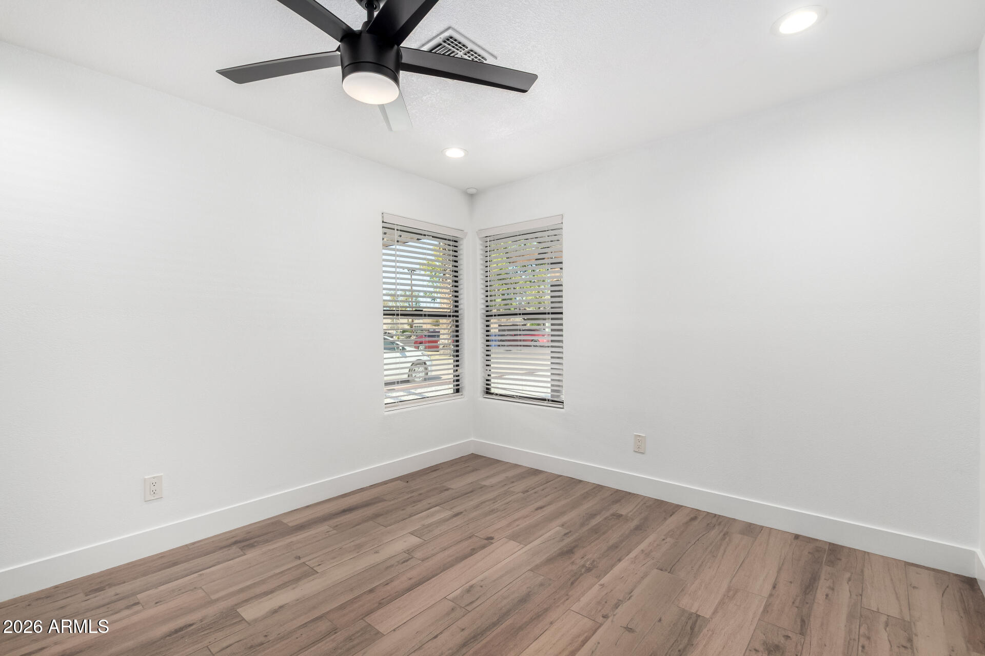 4607 E EDGEMONT Avenue