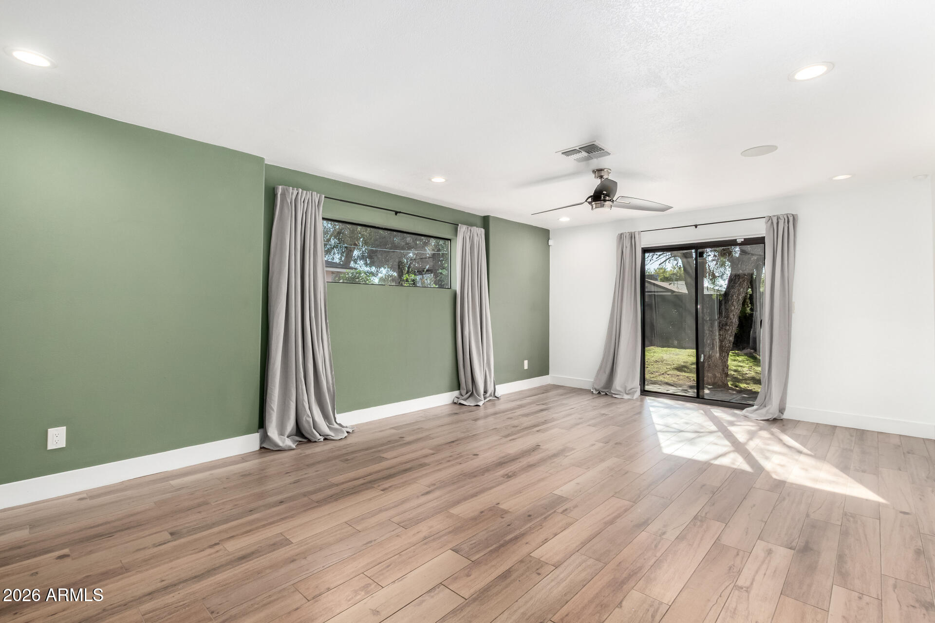 4607 E EDGEMONT Avenue