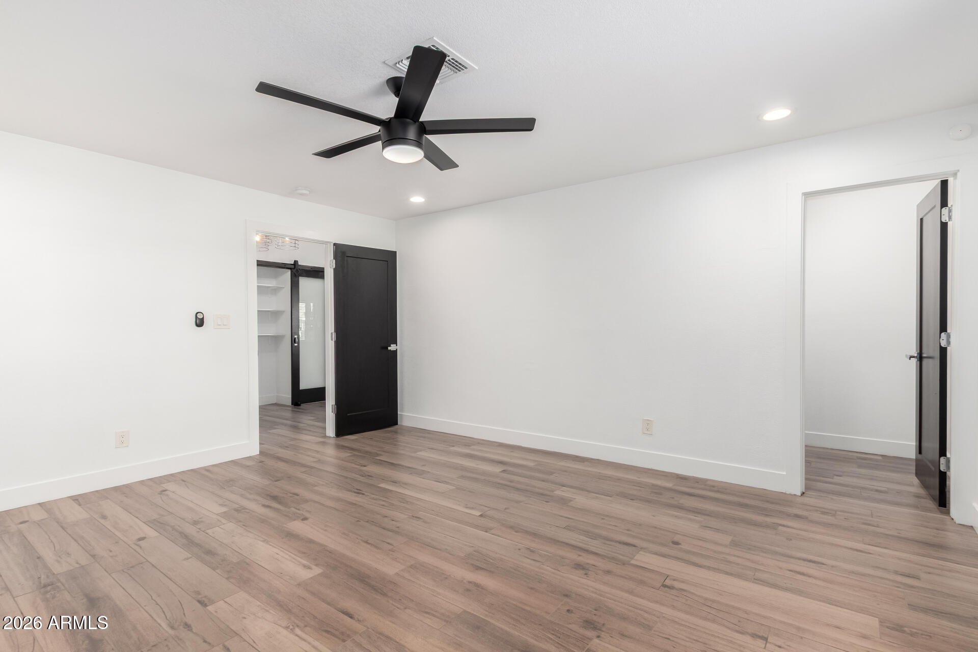 4607 E EDGEMONT Avenue