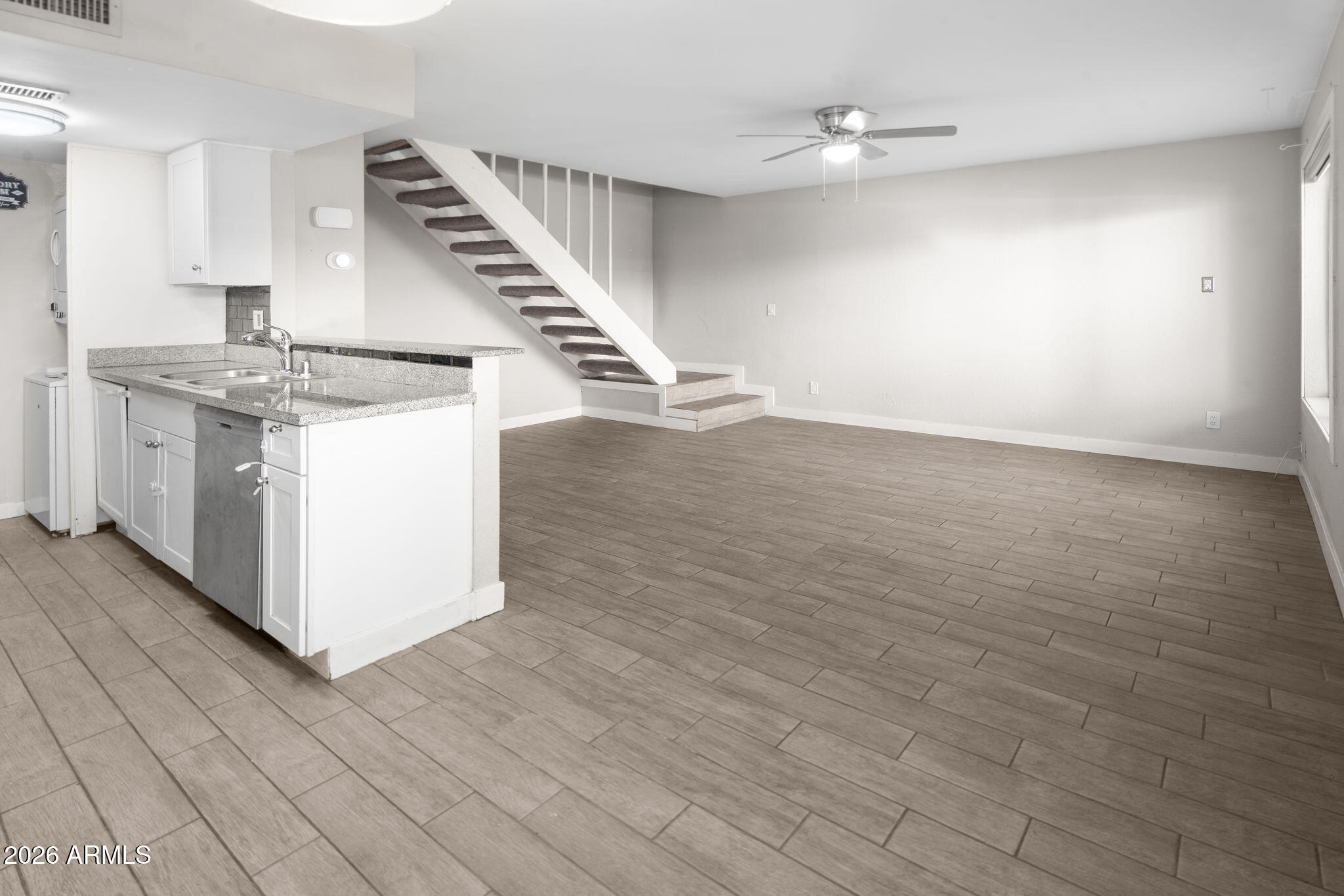 2132 W GLENROSA Avenue C85