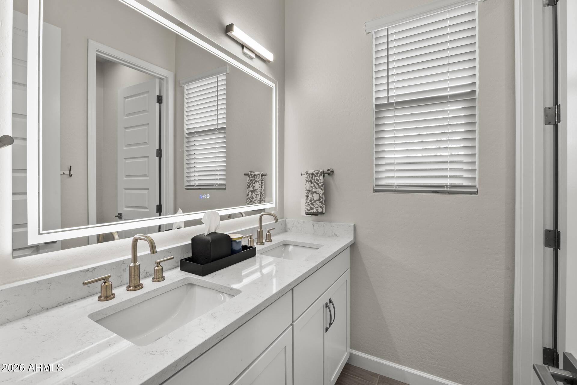 5954 E CAT BALUE Drive