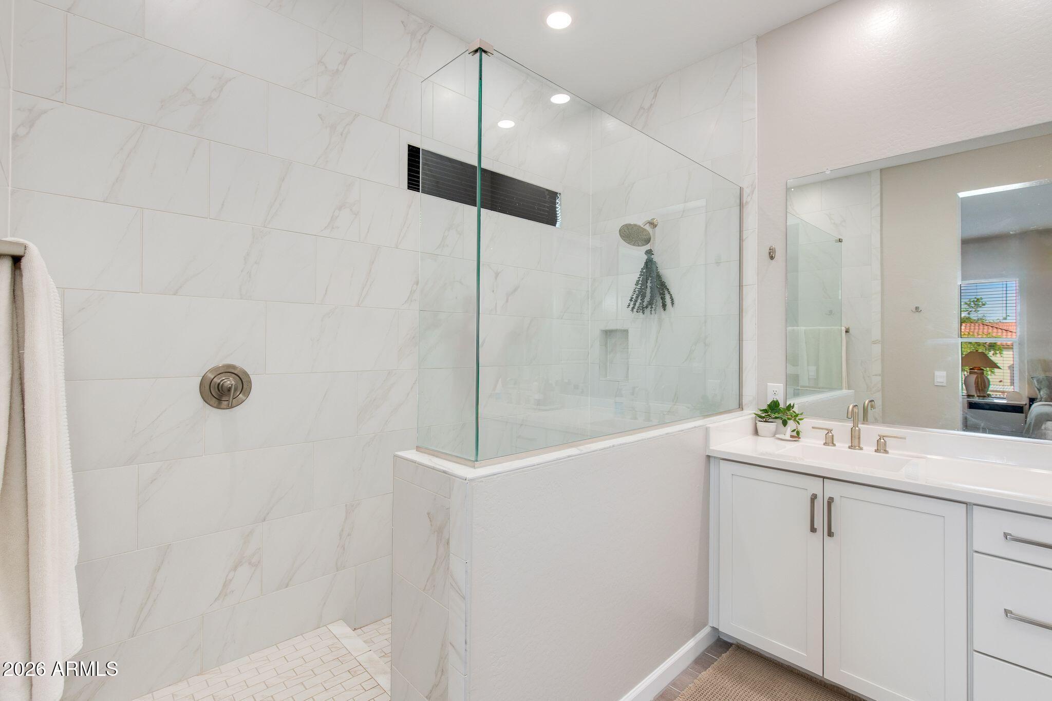 5010 E ANDERSON Drive