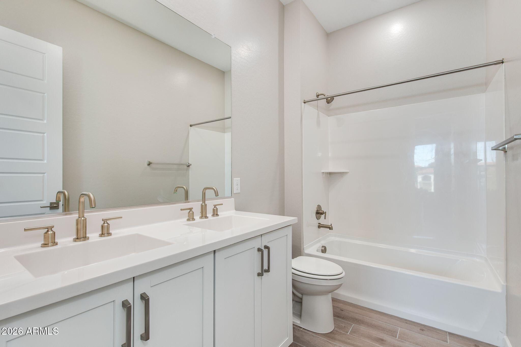 5010 E ANDERSON Drive