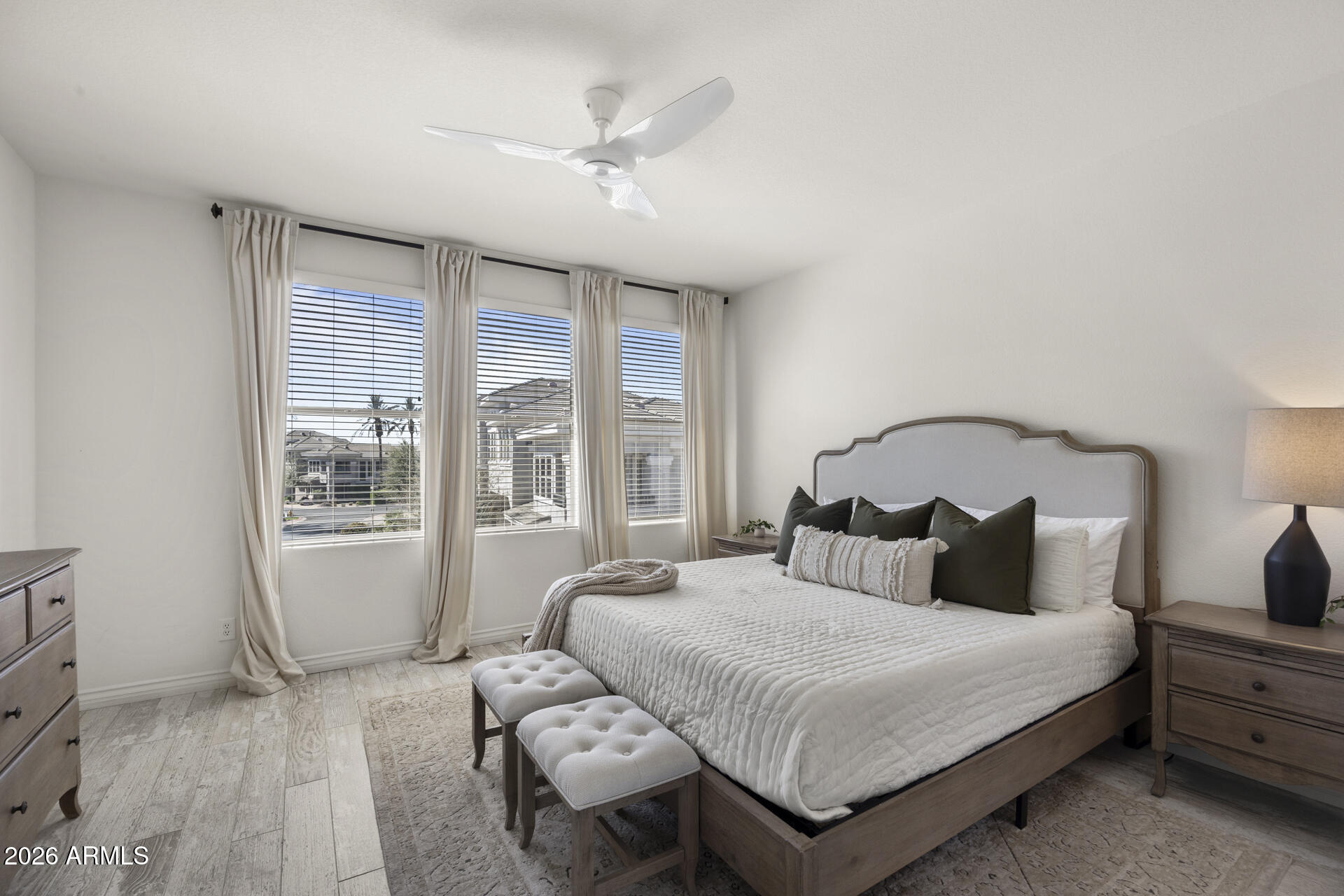 15221 N CLUBGATE Drive 2064