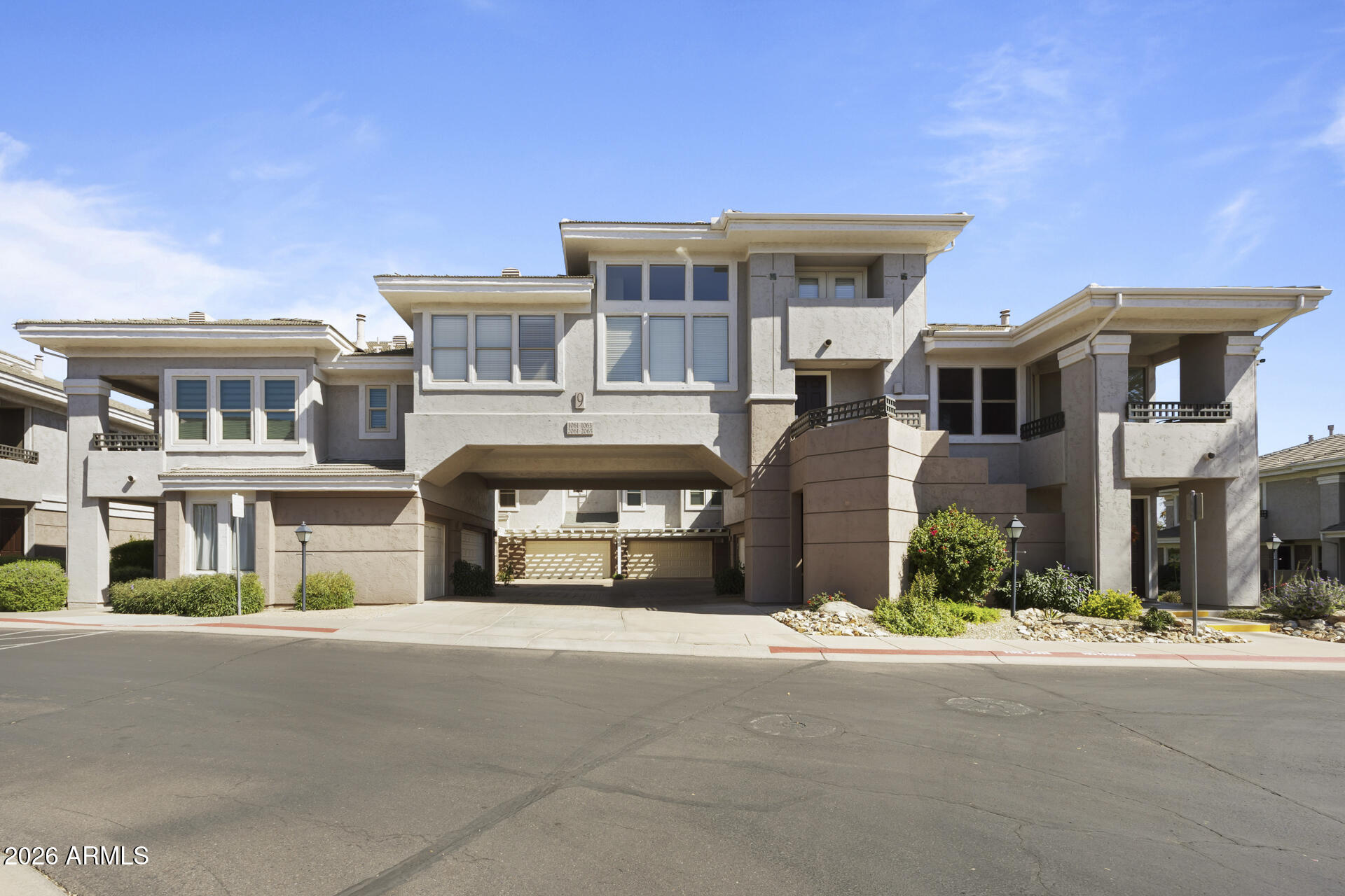 15221 N CLUBGATE Drive 2064