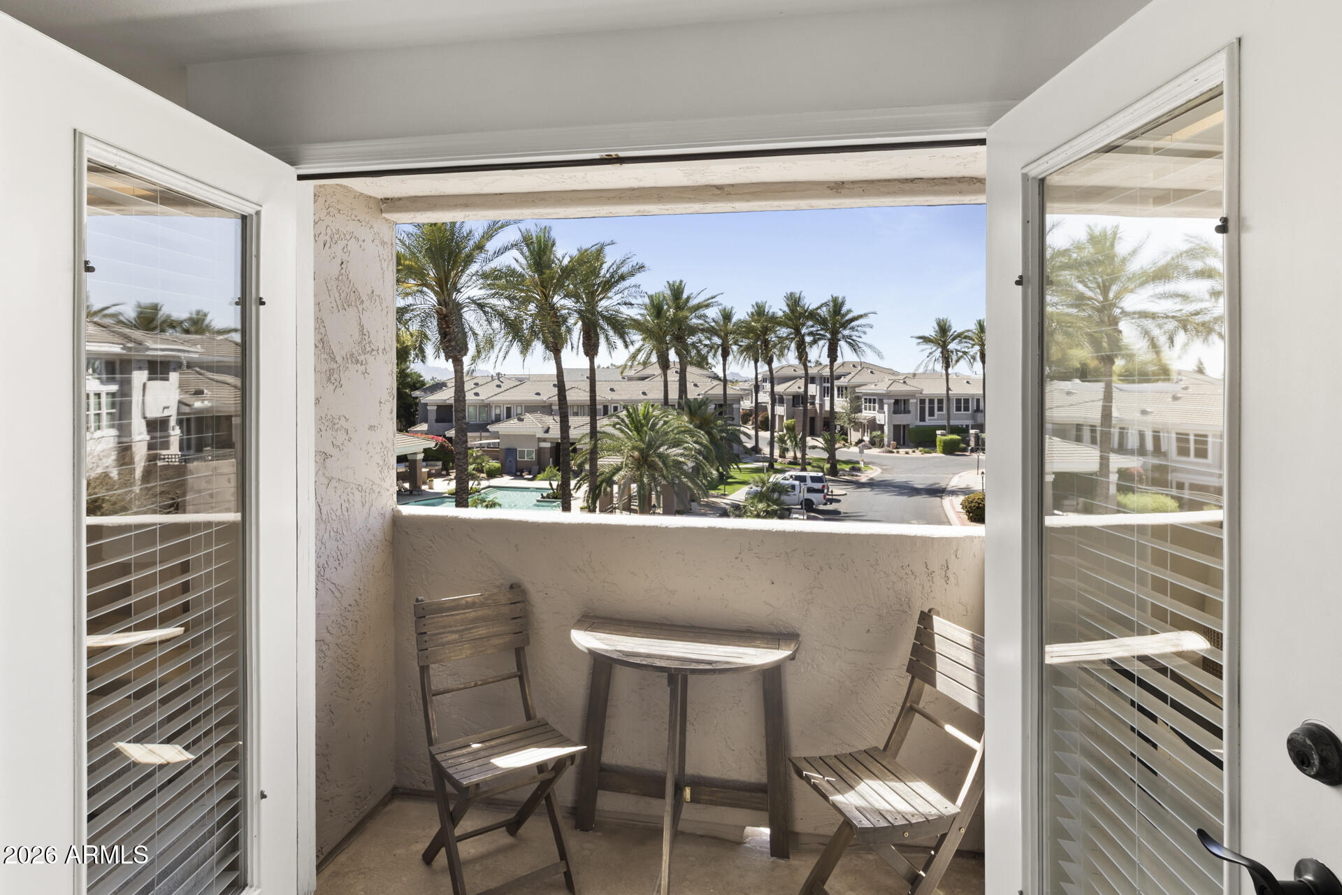 15221 N CLUBGATE Drive 2064