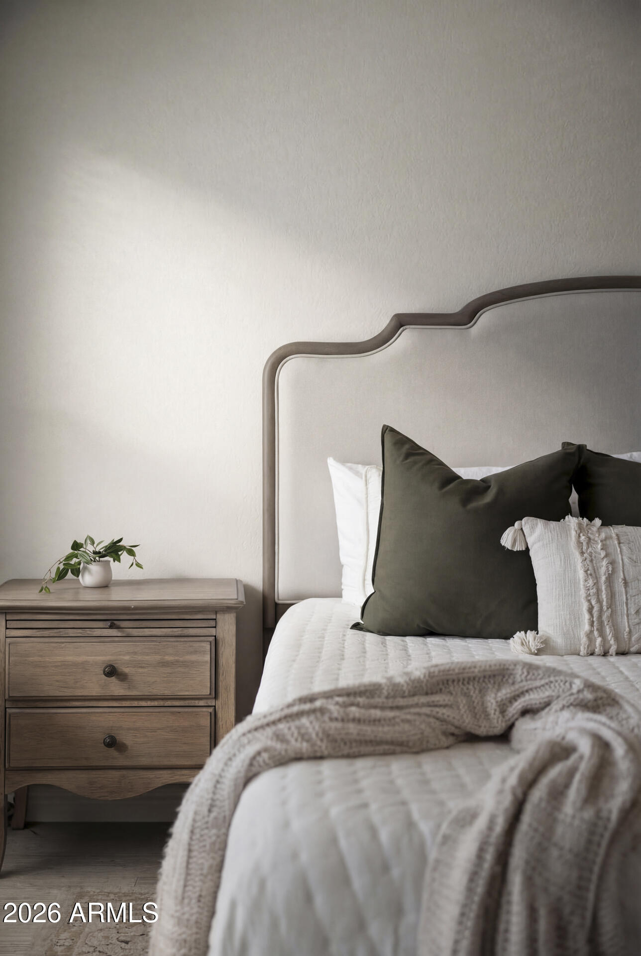 15221 N CLUBGATE Drive 2064