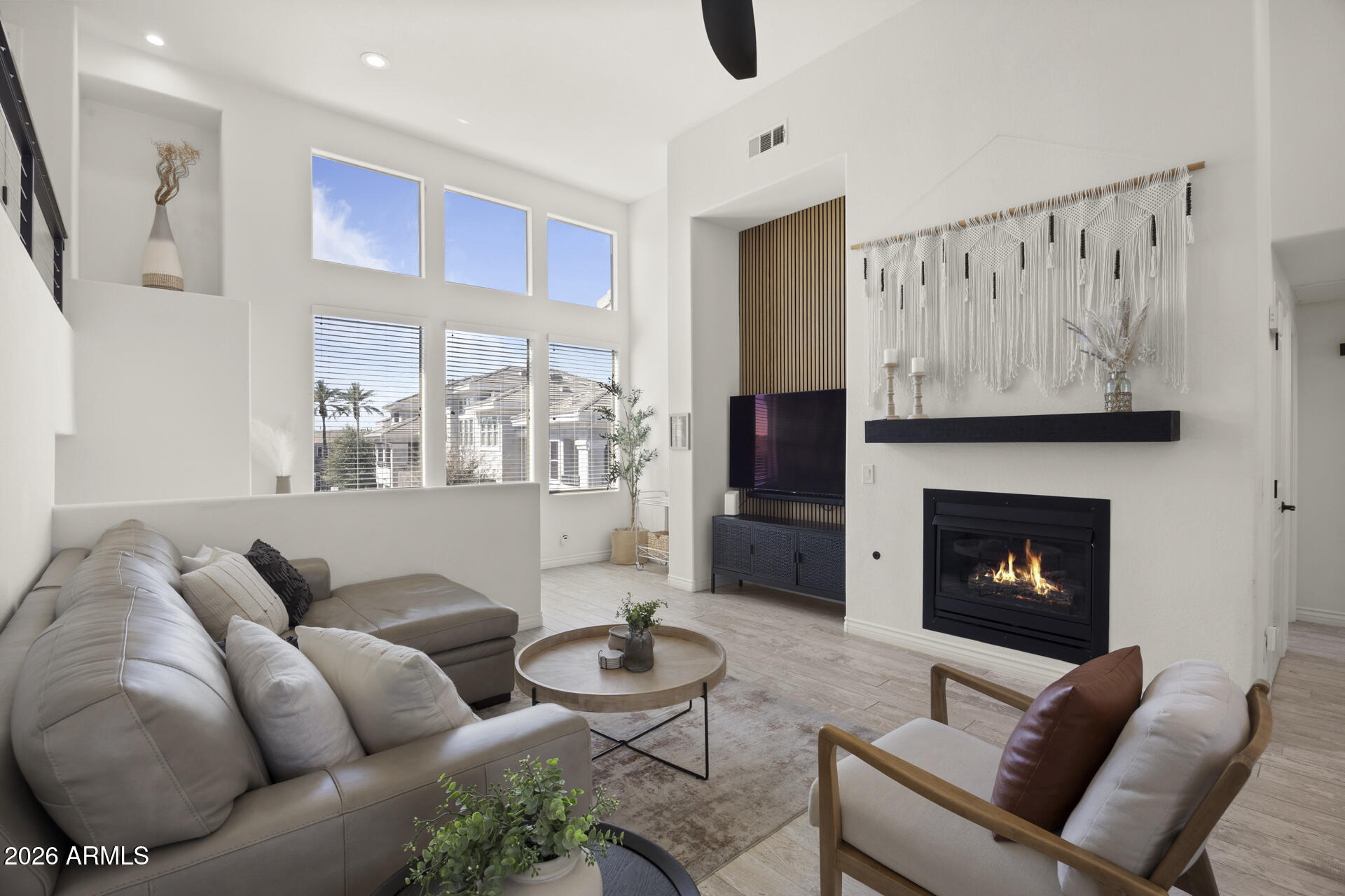 15221 N CLUBGATE Drive 2064