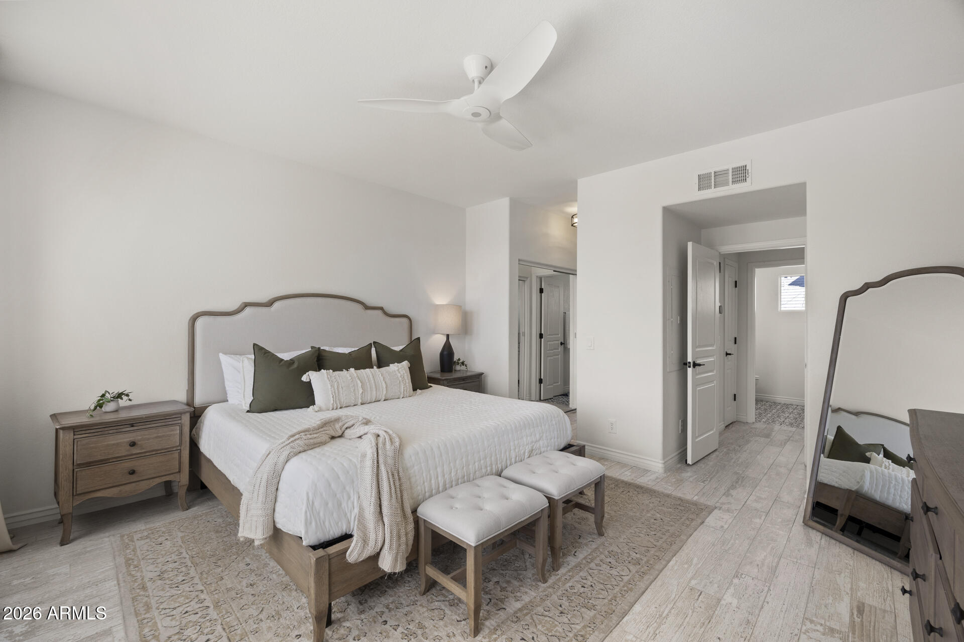 15221 N CLUBGATE Drive 2064