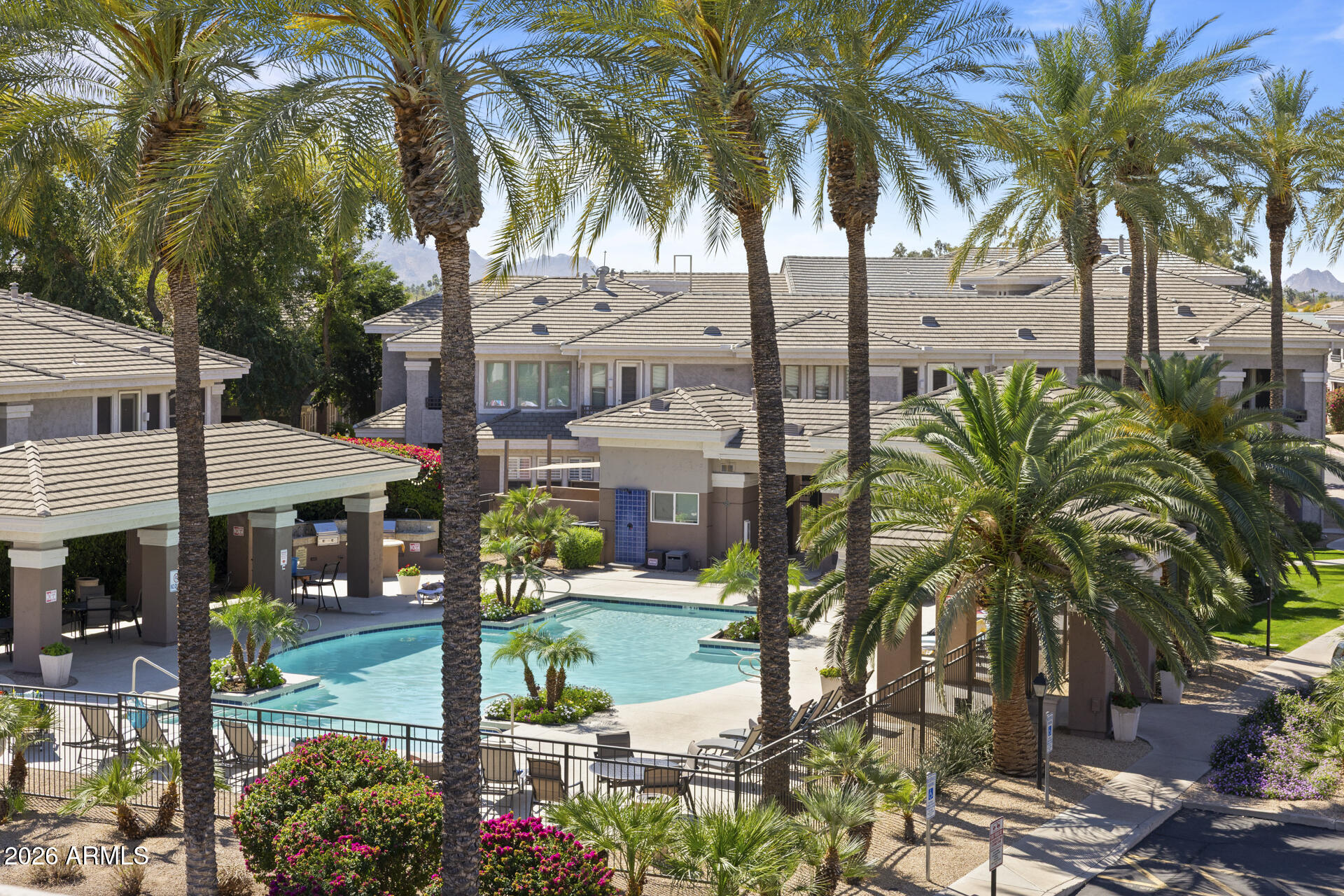 15221 N CLUBGATE Drive 2064