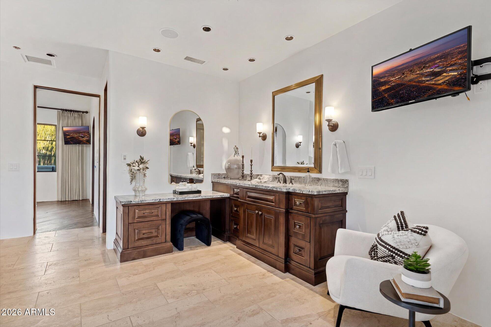 9820 E THOMPSON PEAK Parkway 648