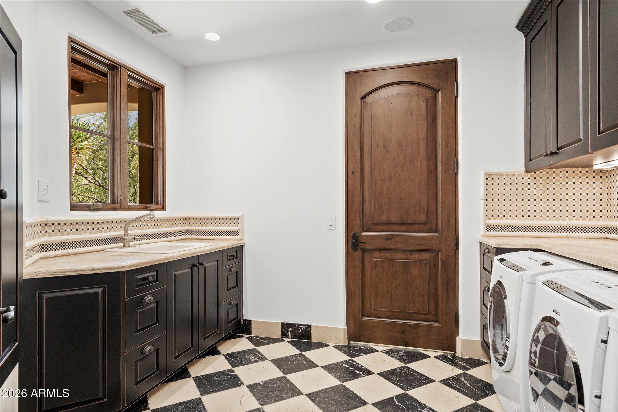 9820 E THOMPSON PEAK Parkway 648