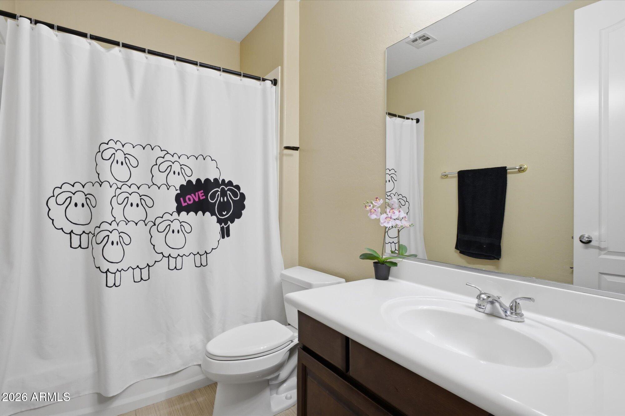 2106 E CRESCENT Place