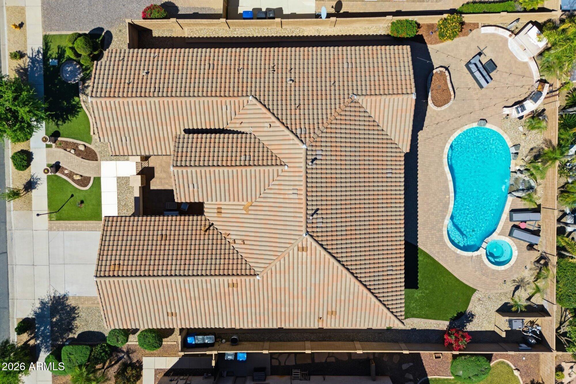 2106 E CRESCENT Place