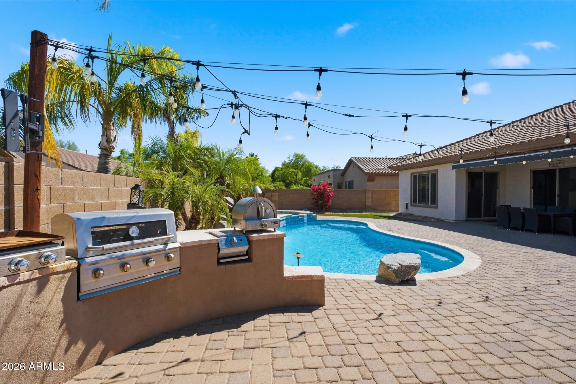 2106 E CRESCENT Place