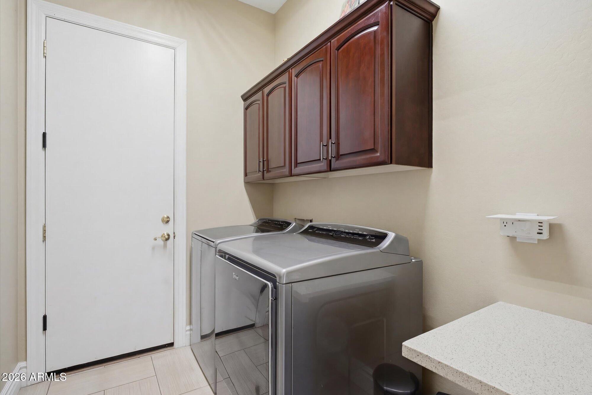 2106 E CRESCENT Place