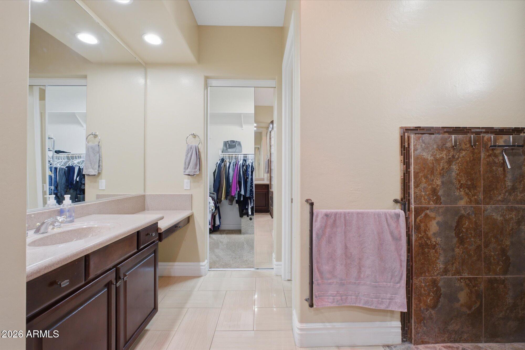 2106 E CRESCENT Place