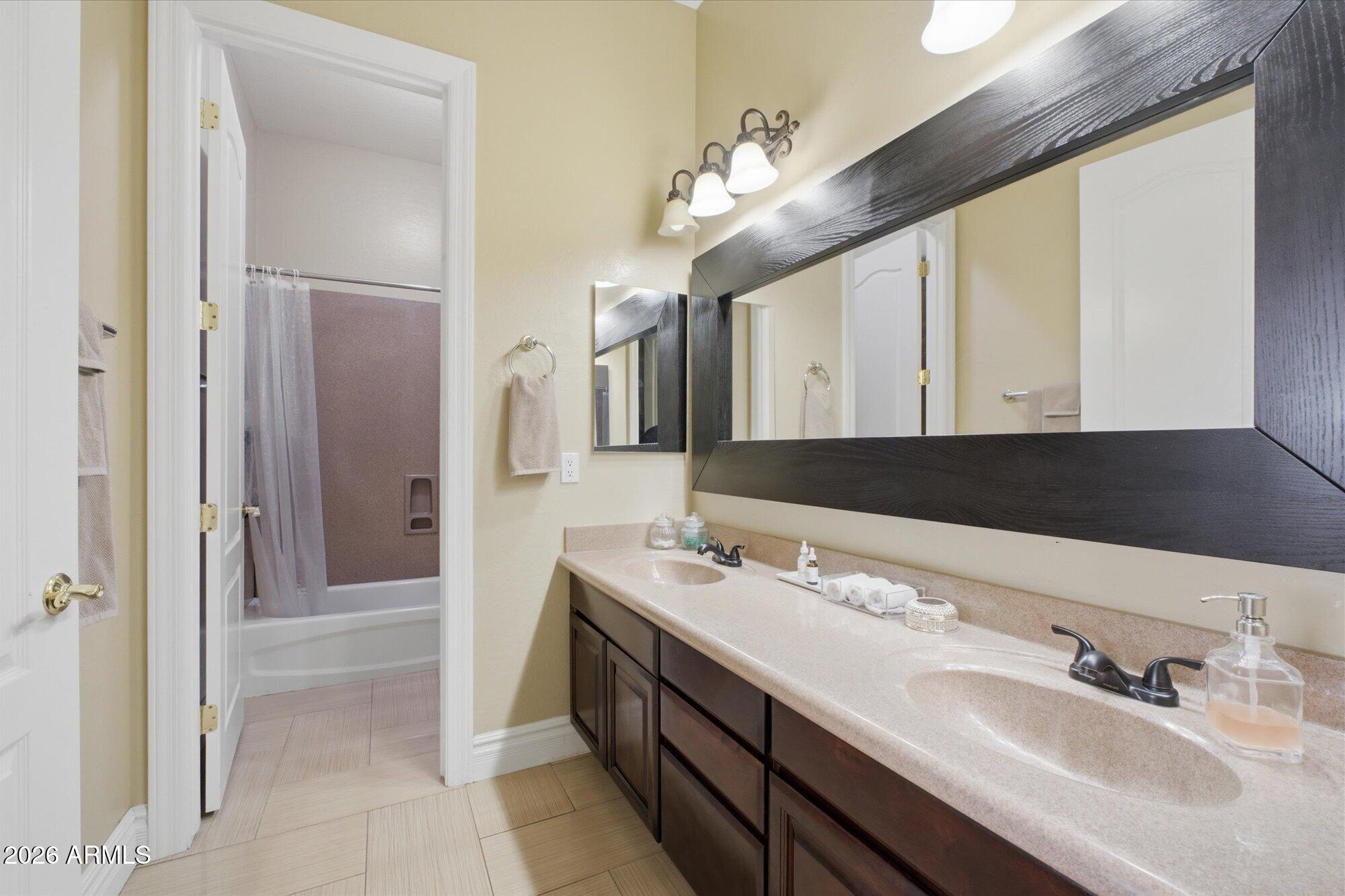 2106 E CRESCENT Place