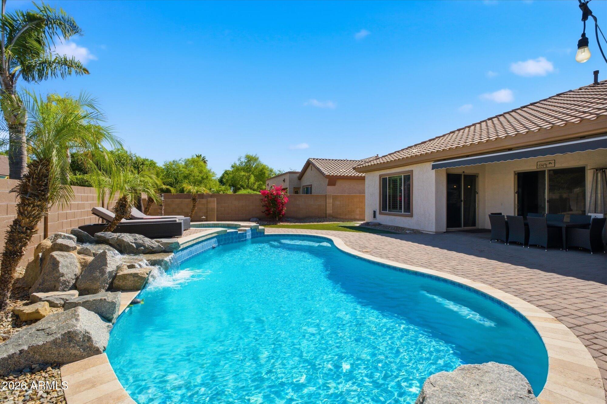 2106 E CRESCENT Place