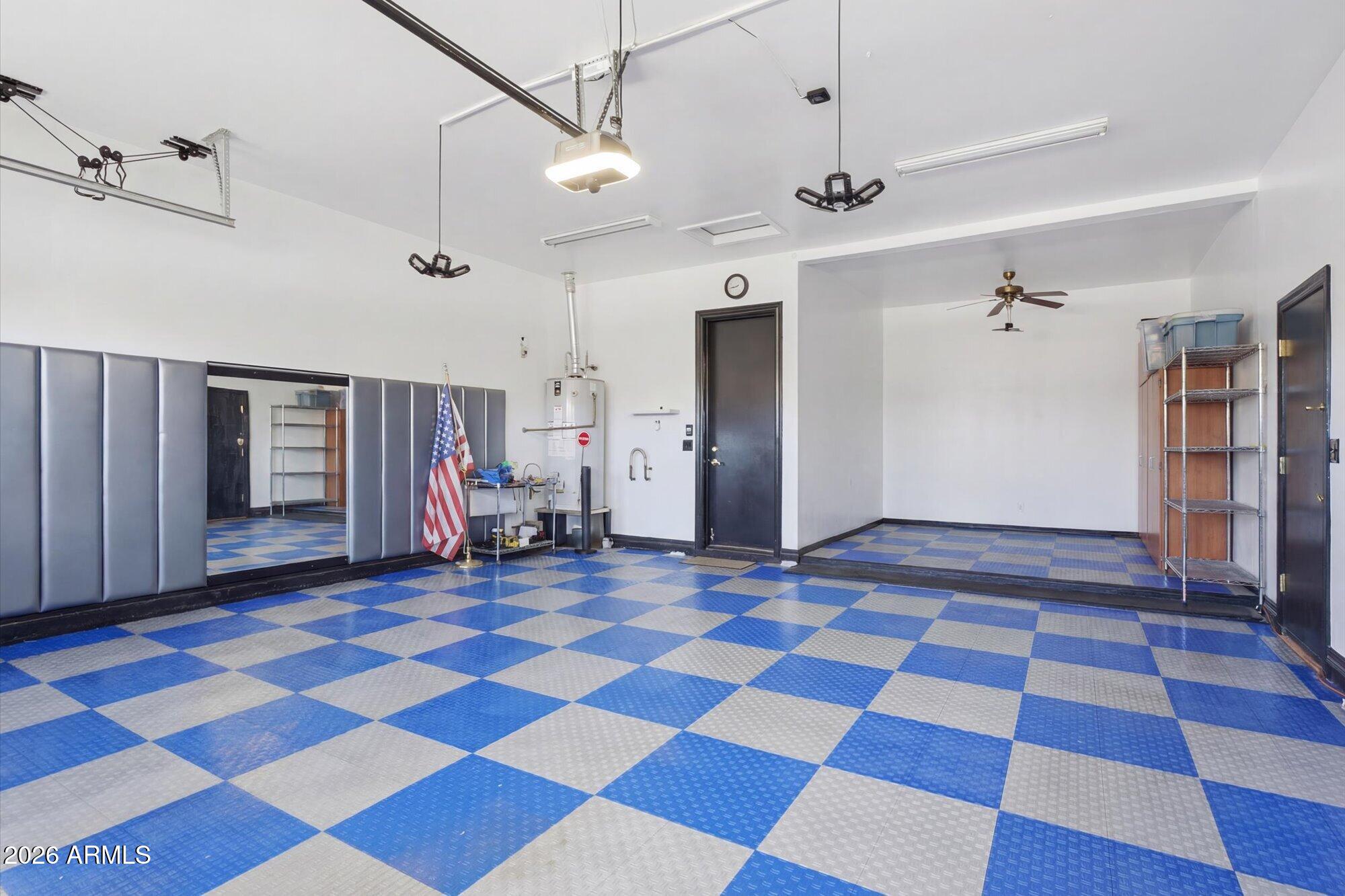 2106 E CRESCENT Place