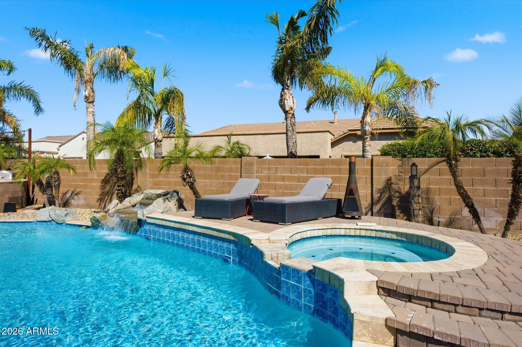 2106 E CRESCENT Place