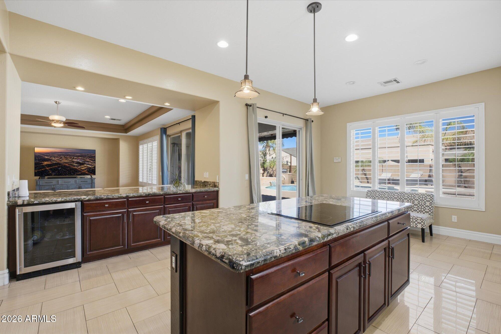 2106 E CRESCENT Place