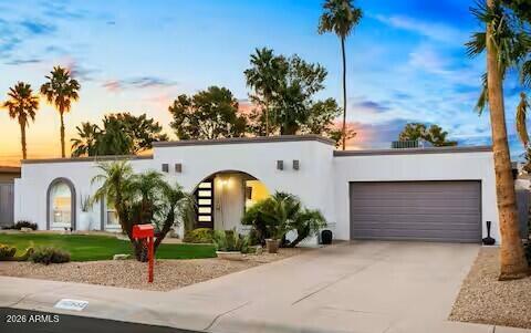 2532 E DESERT COVE Avenue