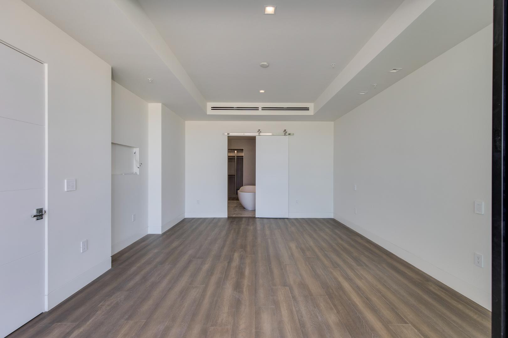 6587 N Palmeraie Boulevard Unit 2011