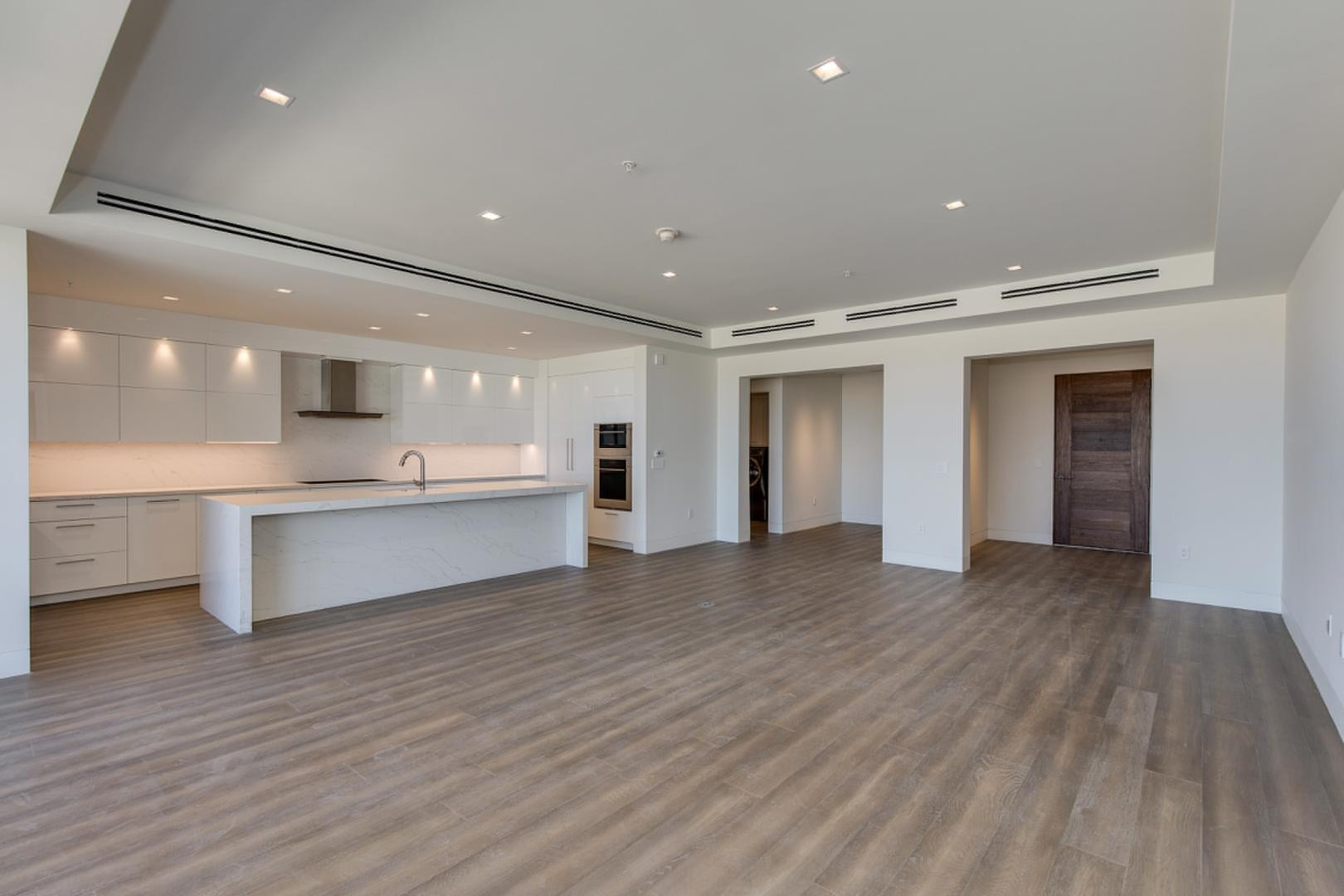 6587 N Palmeraie Boulevard Unit 2011