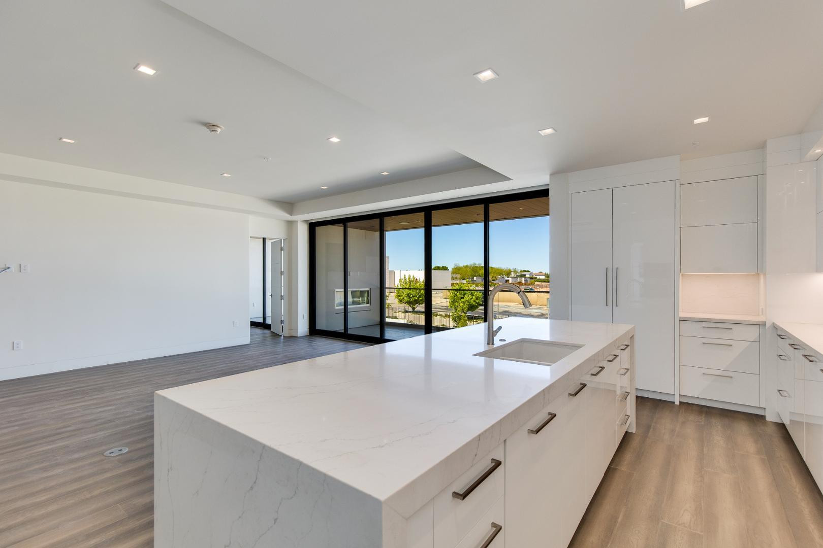 6587 N Palmeraie Boulevard Unit 2011