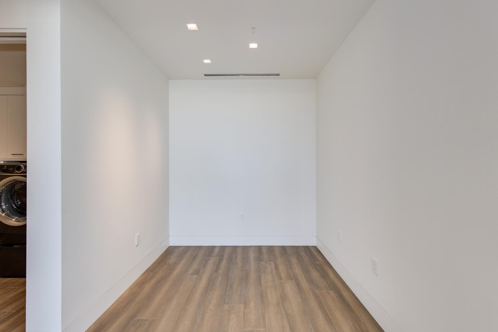 6587 N Palmeraie Boulevard Unit 2011