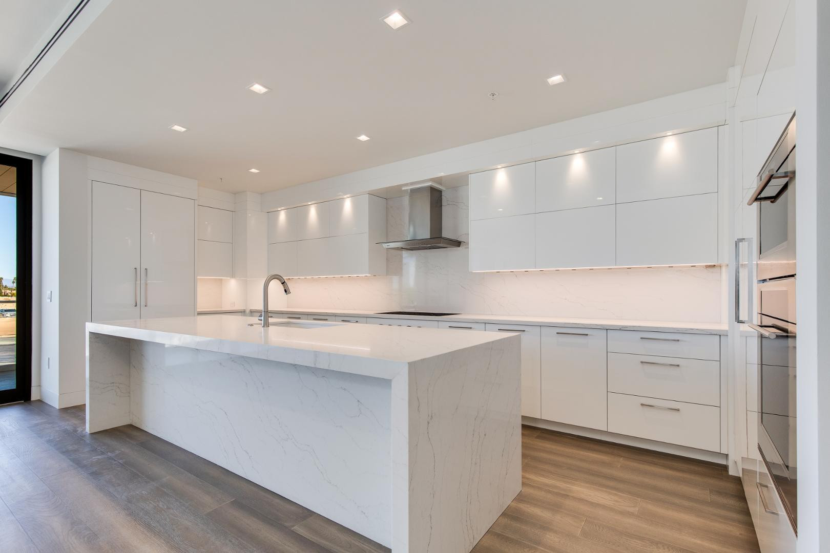 6587 N Palmeraie Boulevard Unit 2011