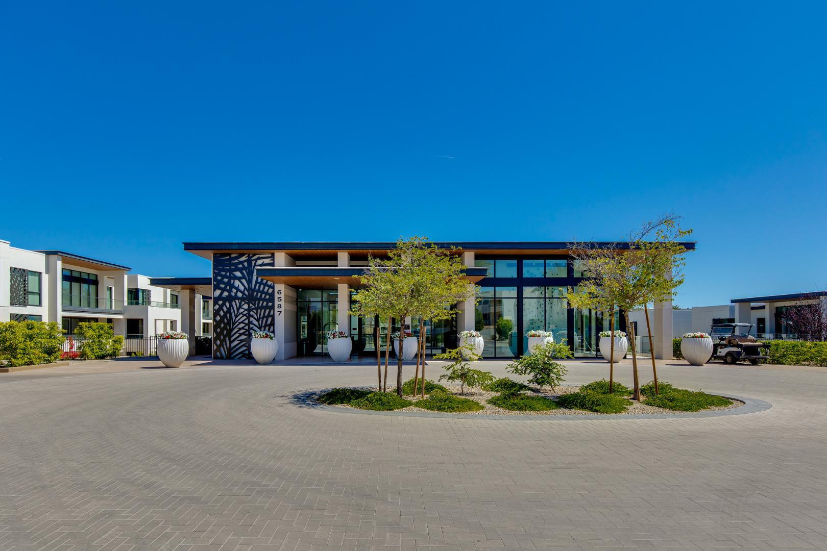 6587 N Palmeraie Boulevard Unit 2011