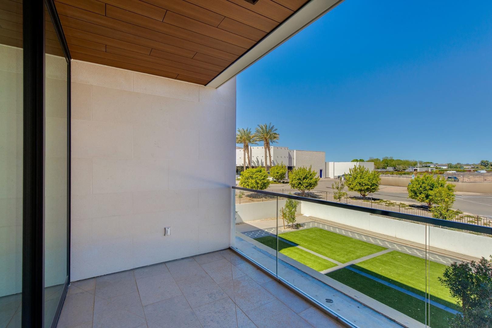 6587 N Palmeraie Boulevard Unit 2011