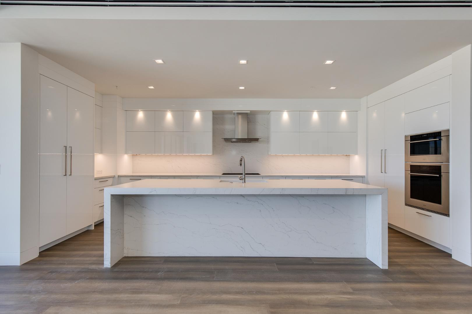 6587 N Palmeraie Boulevard Unit 2011