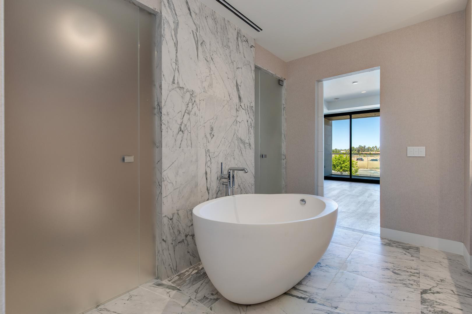 6587 N Palmeraie Boulevard Unit 2011