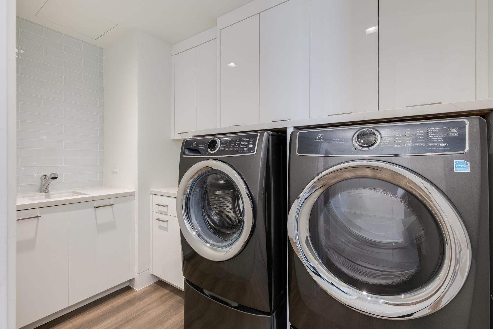 6587 N Palmeraie Boulevard Unit 2011