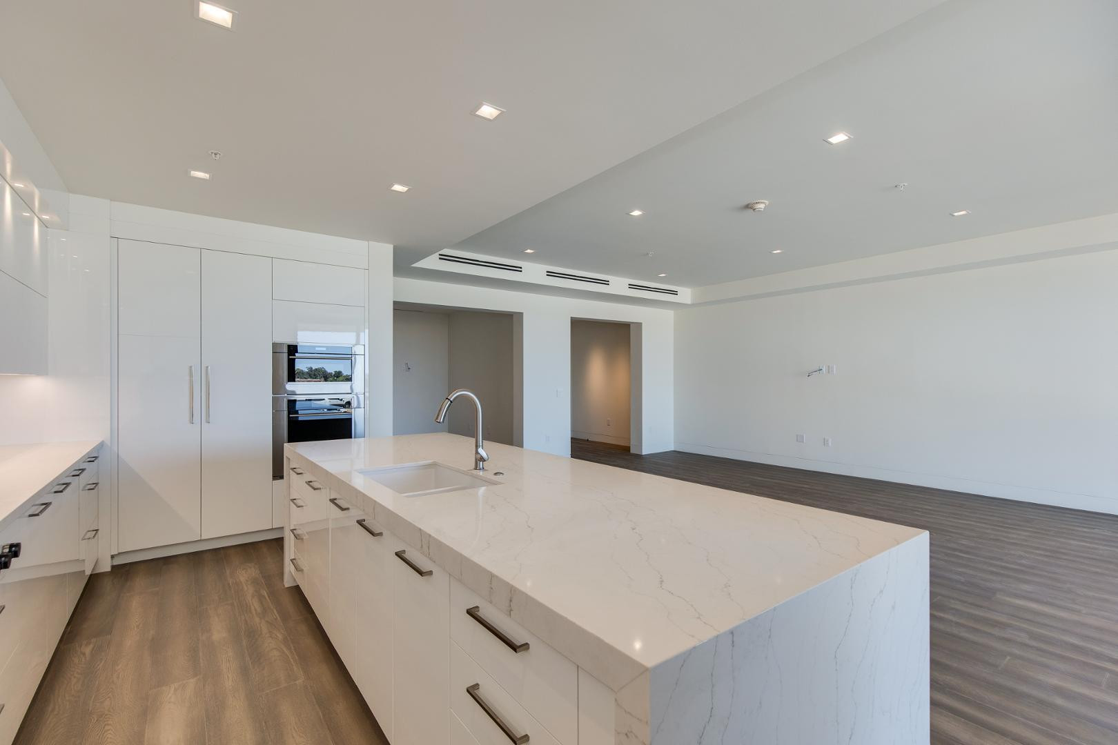 6587 N Palmeraie Boulevard Unit 2011