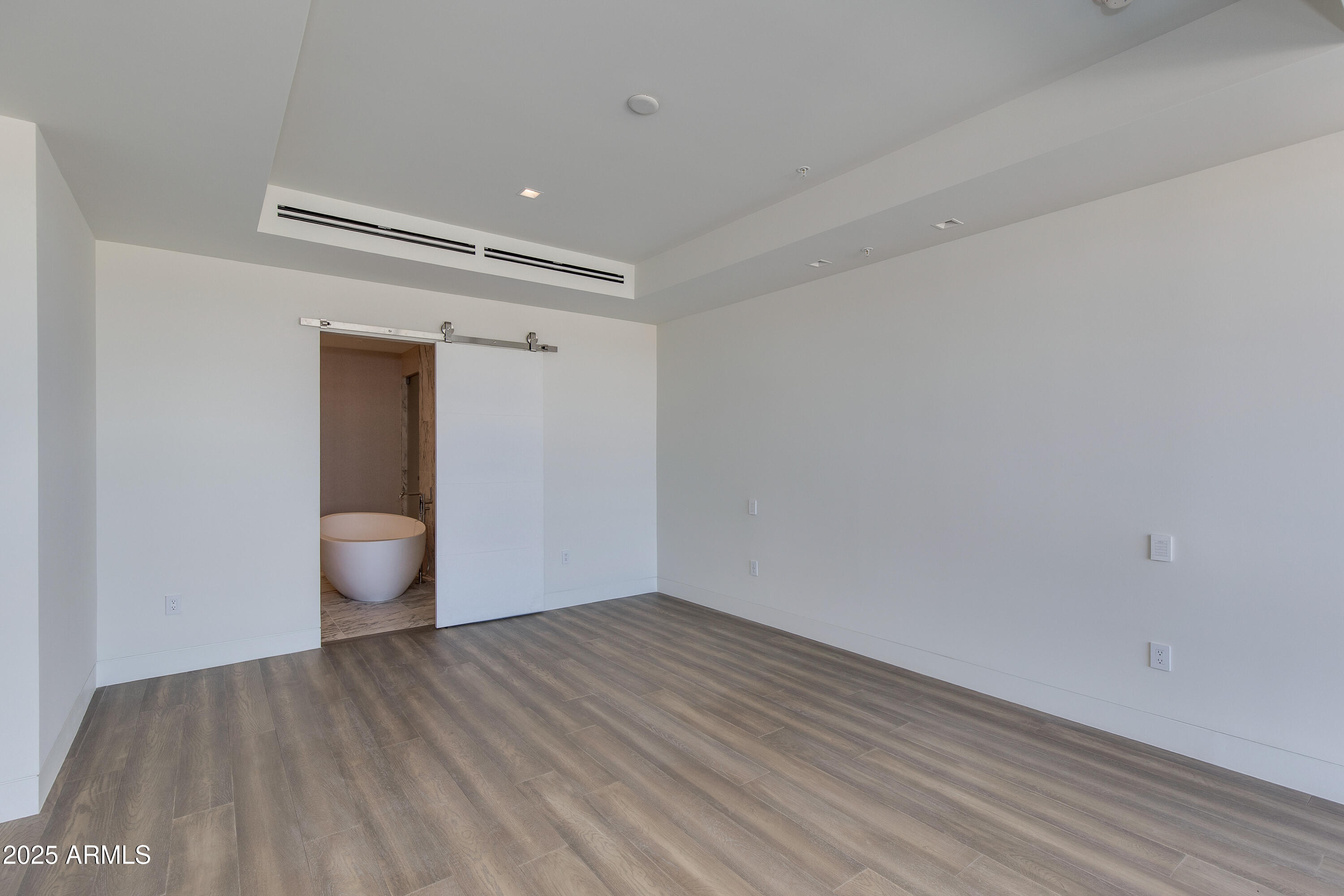 6587 N PALMERAIE Boulevard 2011