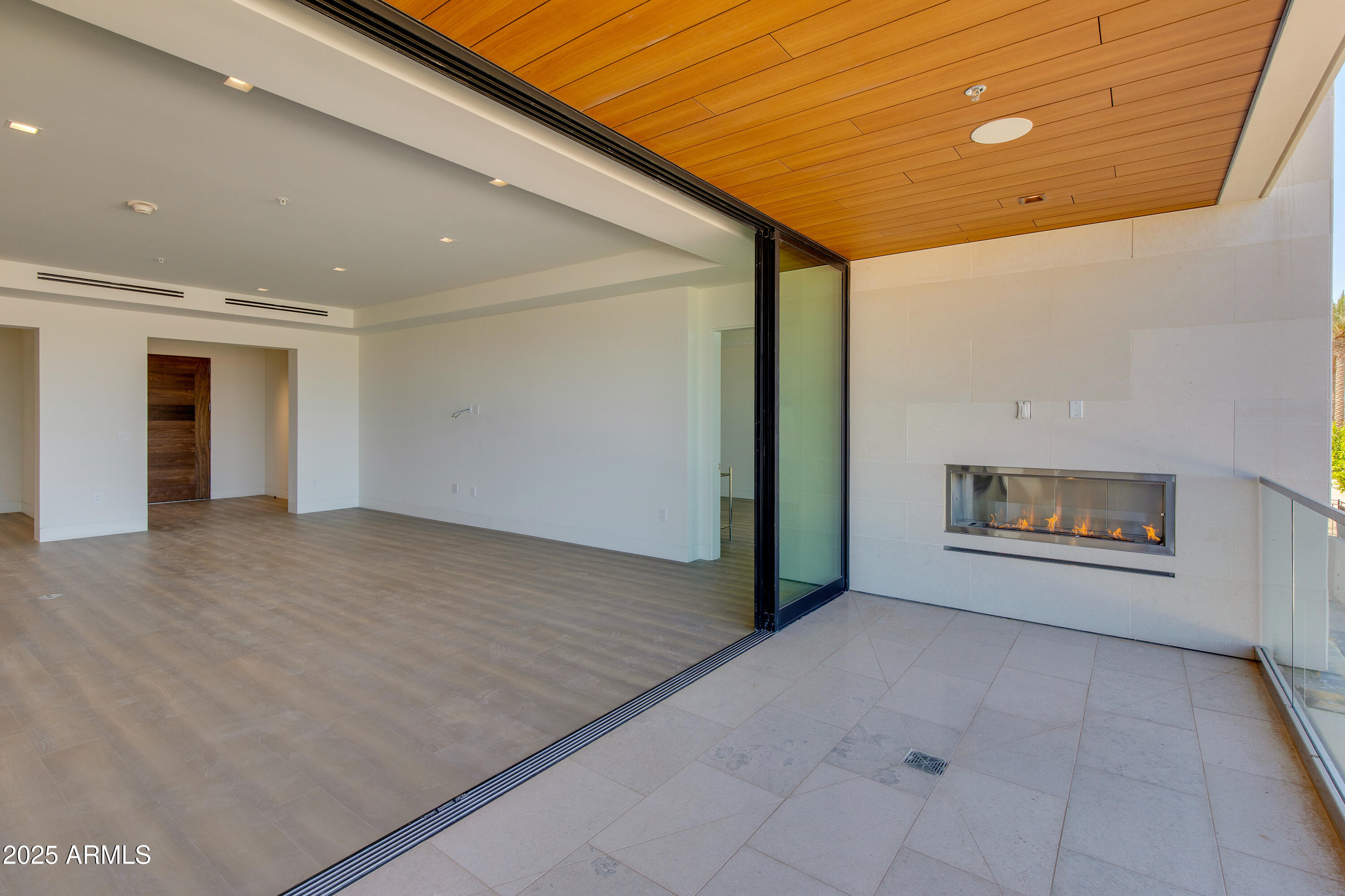 6587 N PALMERAIE Boulevard 2011