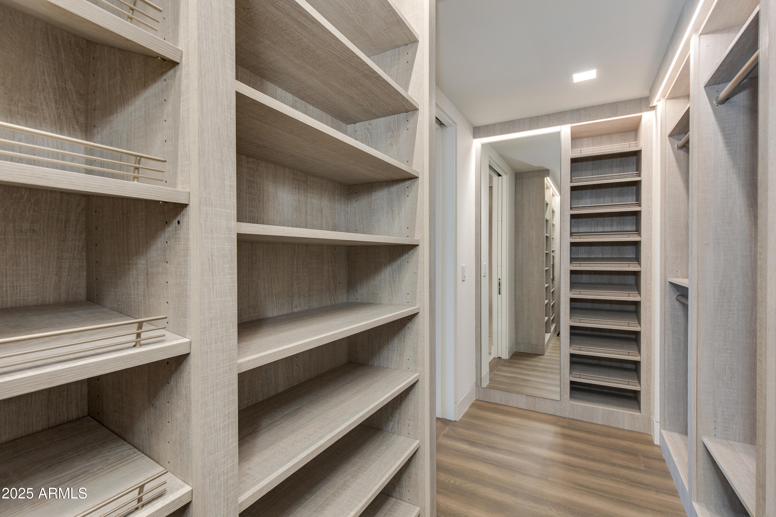 6587 N PALMERAIE Boulevard 2011