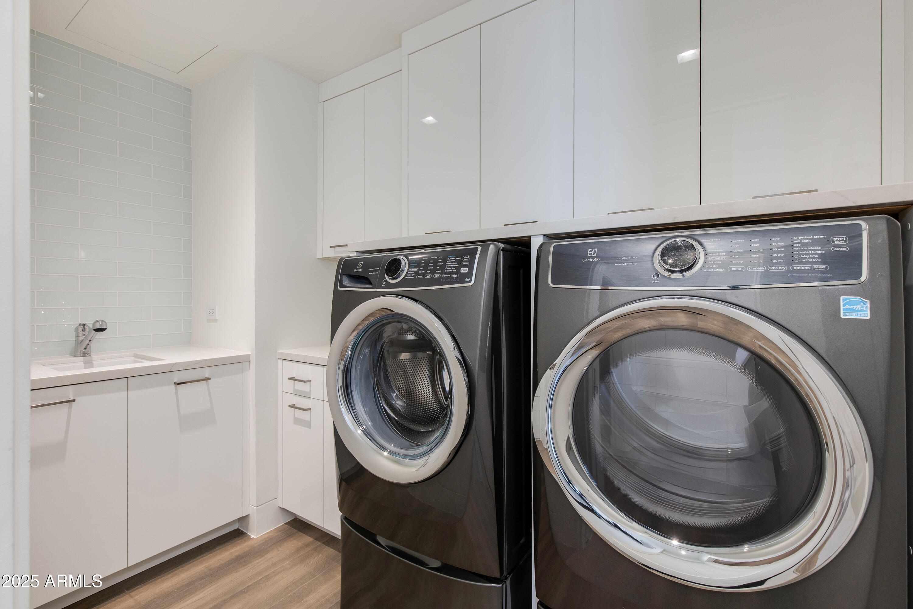 6587 N PALMERAIE Boulevard 2011