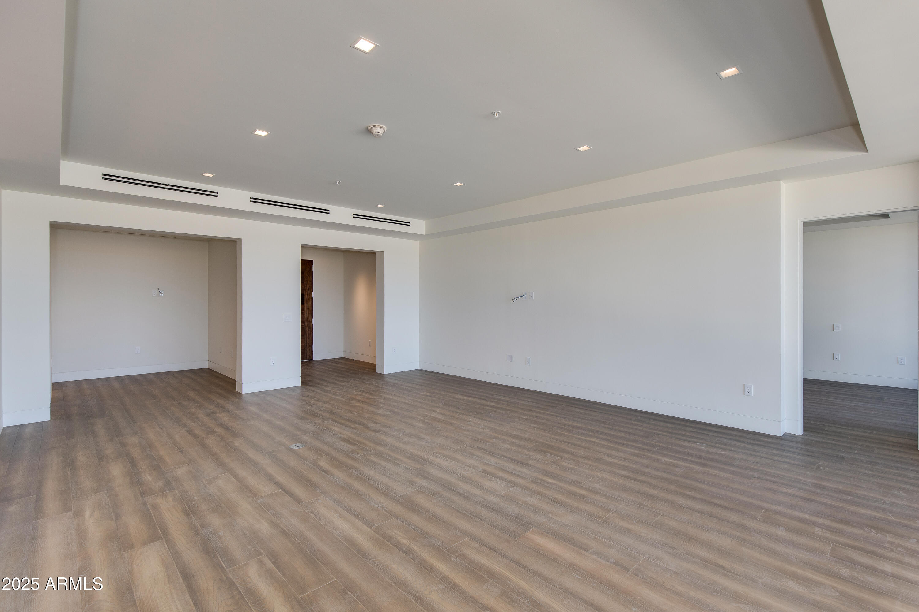 6587 N PALMERAIE Boulevard 2011