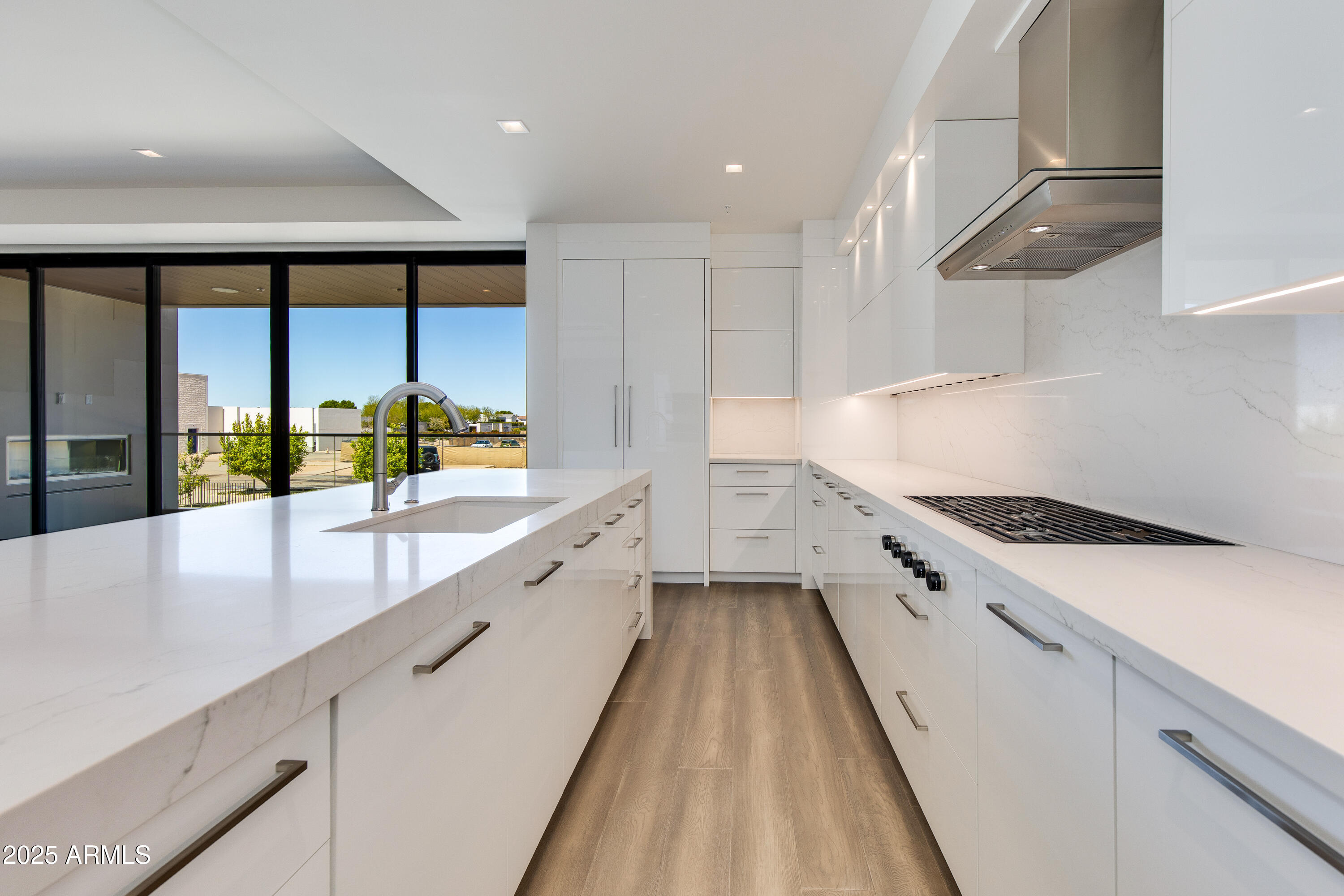 6587 N PALMERAIE Boulevard 2011