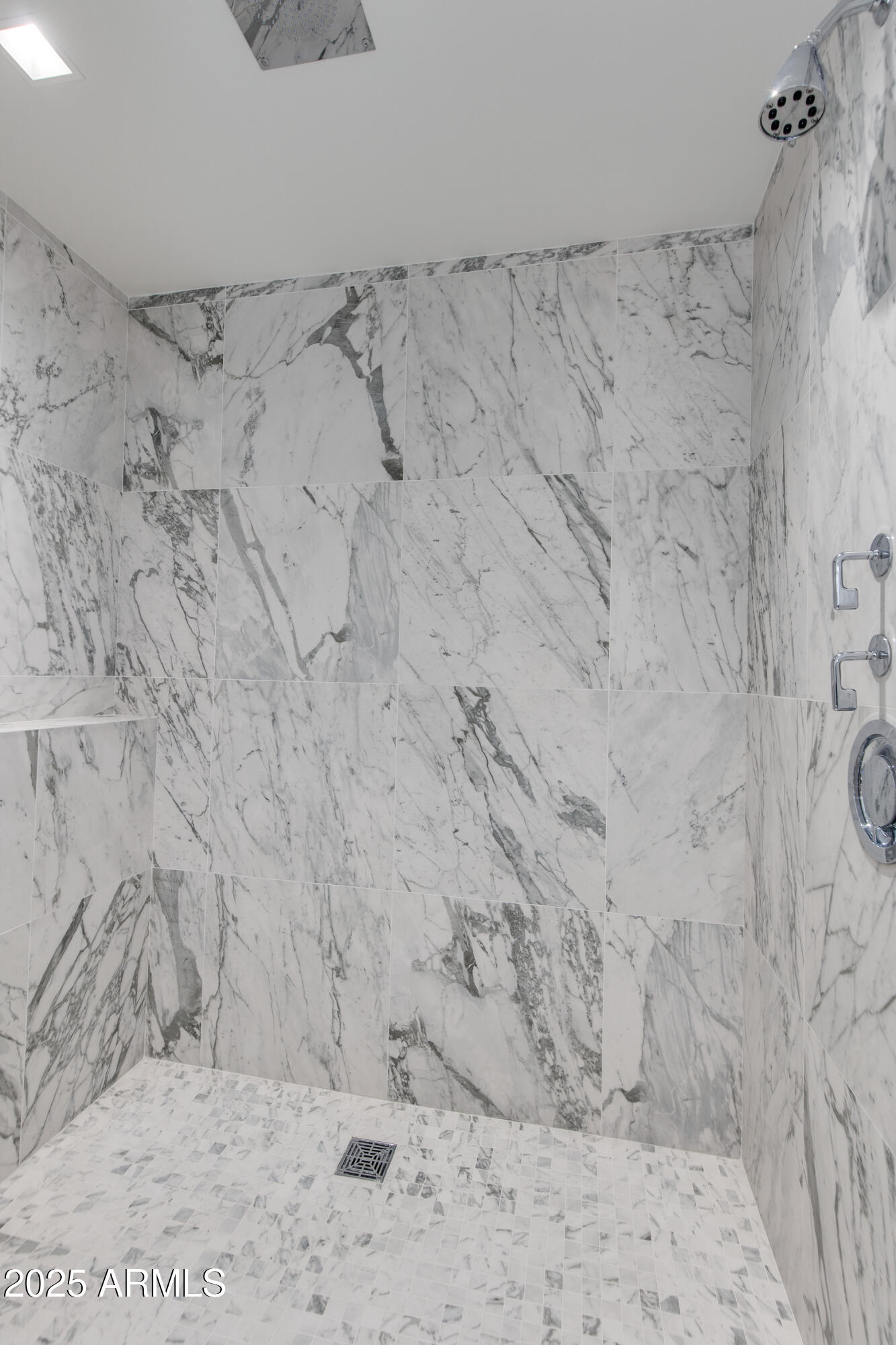 6587 N PALMERAIE Boulevard 2011